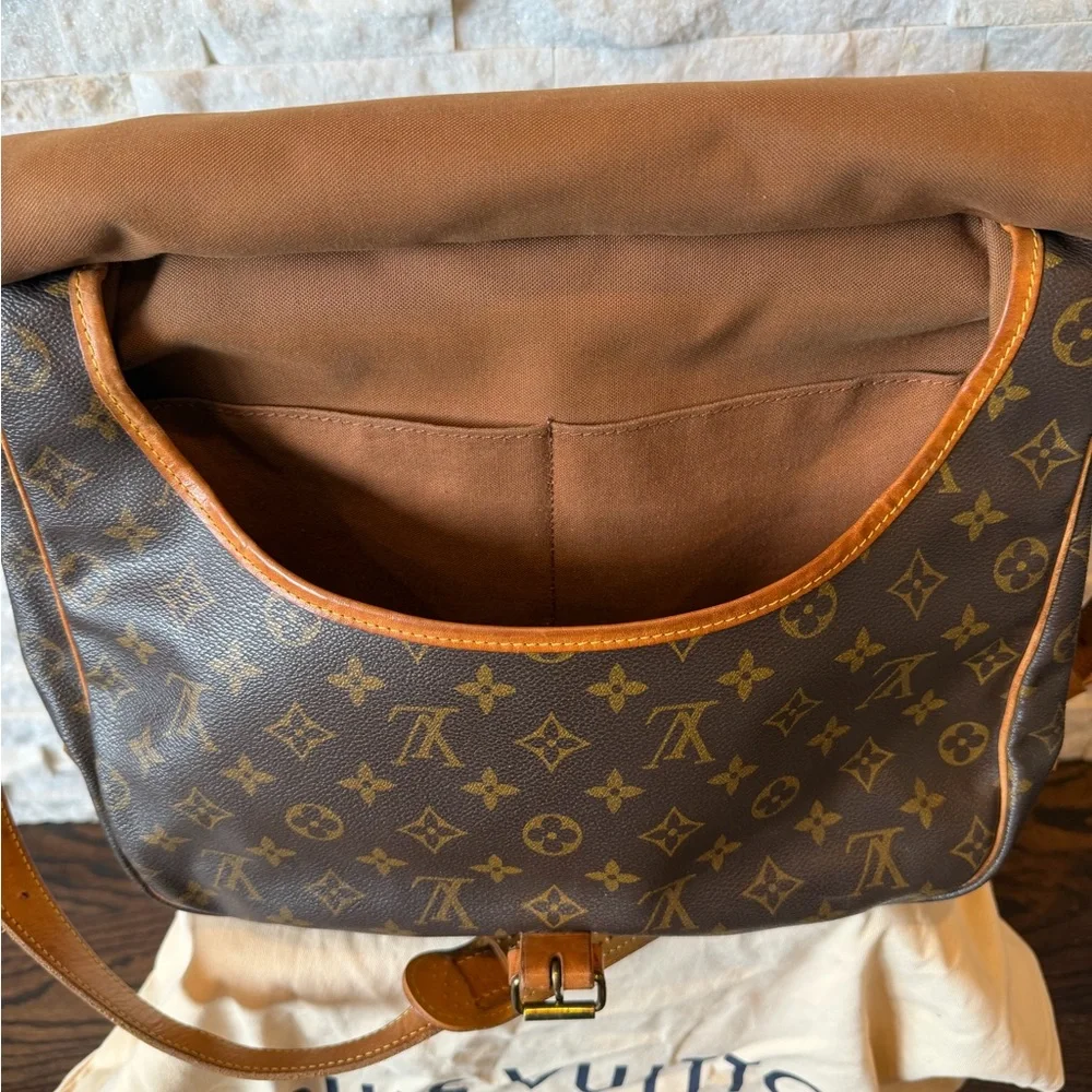 Louis Vuitton Saumur 35 in Brown Monogram - Vintage Crossbody - Picture 9 of 14